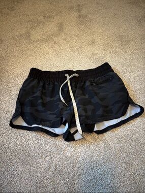 Vuori Black Camo Clementine 2.0 Athletic Shorts 2.5”
